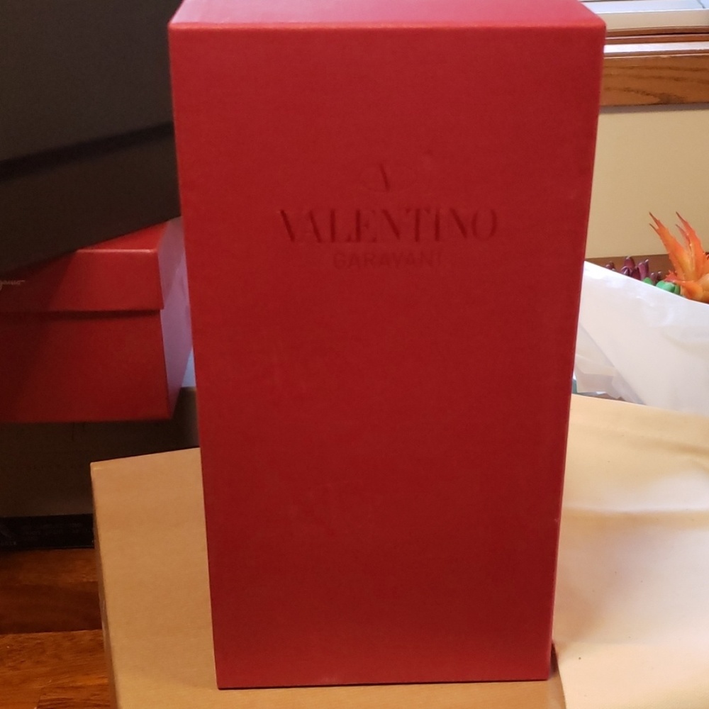 Valentino shoe box/ Dust bag